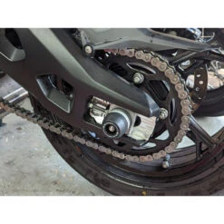 Evotech PRN012699 Rear Axle Sliders For BMW S1000XR 2015- / F900R-XR 9 Evotech PRN012699 Rear Axle Sliders For BMW S1000XR 2015- / F900R-XR -MotorVision Store evotech prn012699 rear axle sliders image4