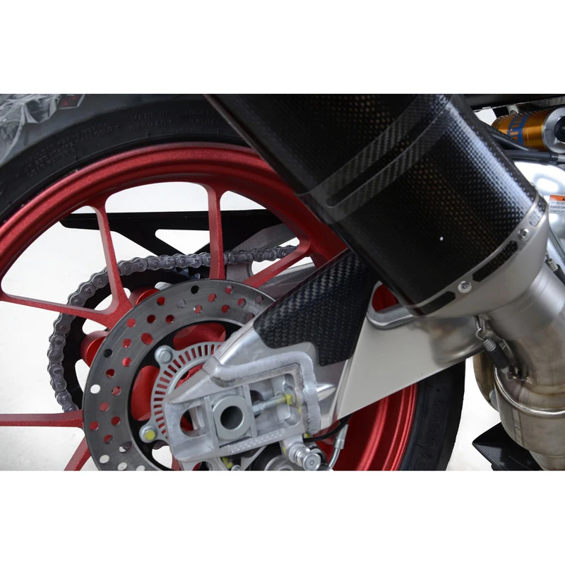 R&G CSG0001C Carbon Fibre Swingarm Guard RHS RSV-4 RR/RF (2015-) / V4 Tuono R (2015-) 2 R&G CSG0001C Carbon Fibre Swingarm Guard RHS RSV-4 RR/RF (2015-) / V4 Tuono R (2015-) - Image 2
