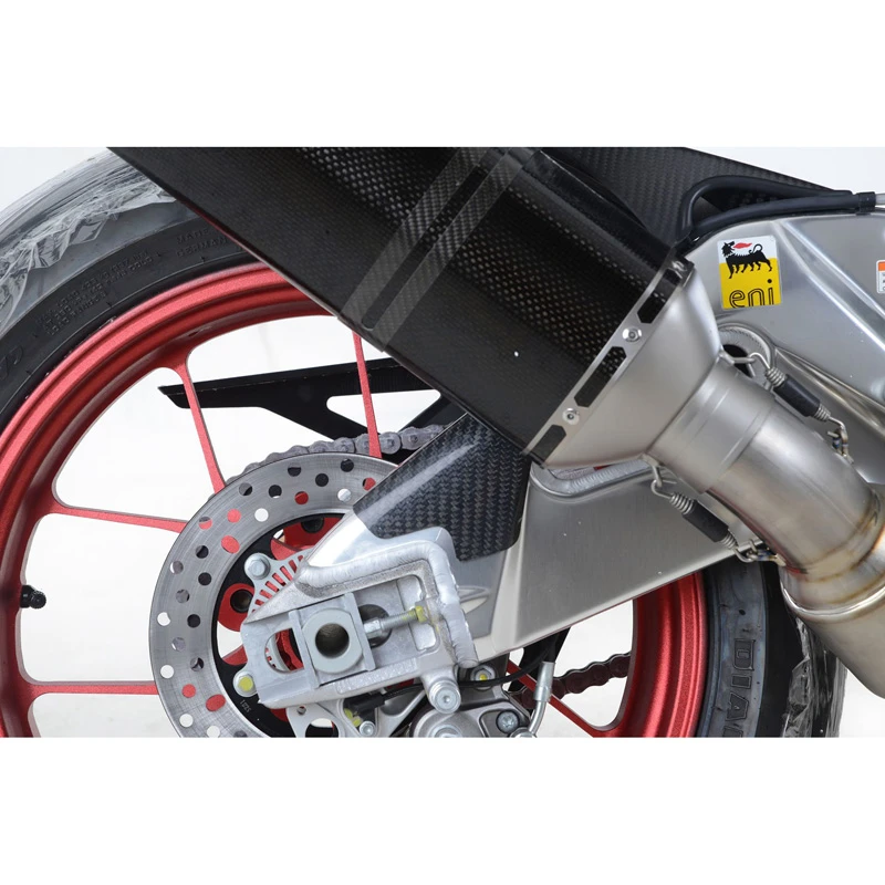 R&G CSG0001C Carbon Fibre Swingarm Guard RHS RSV-4 RR/RF (2015-) / V4 Tuono R (2015-) 3 R&G CSG0001C Carbon Fibre Swingarm Guard RHS RSV-4 RR/RF (2015-) / V4 Tuono R (2015-) - Image 3