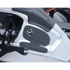 R&G EZBG101BL Eazi-Grip Boot Guard For BMW S1000R, HP4, S1000RR (Swingarm) -MotorVision Store rg ezbg101bl eazi grip boot guard bmw s1000r image3